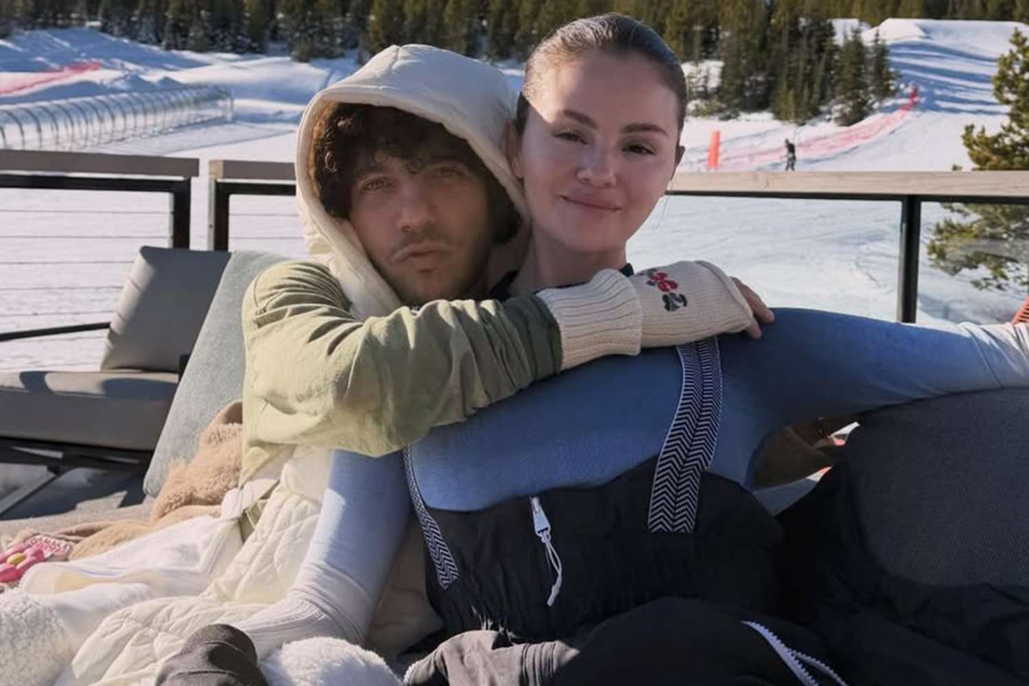 [WOMENS DIGEST] 👩‍🦰 Selena & Benny Kiss | Zach Says I Do | Royal Peek | and more...