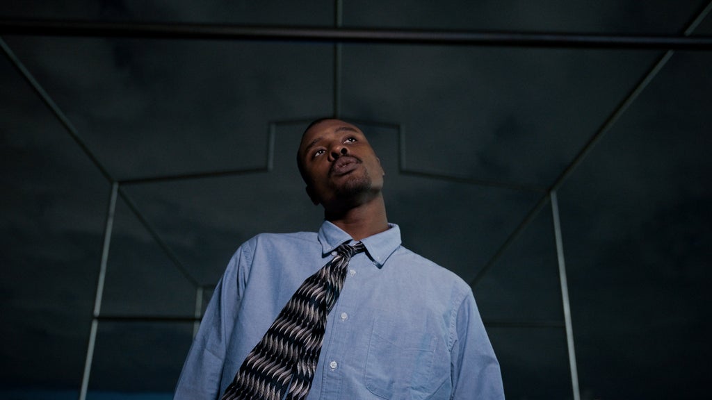 Nourished by Time: El sonido de las persianas a medio cerrar