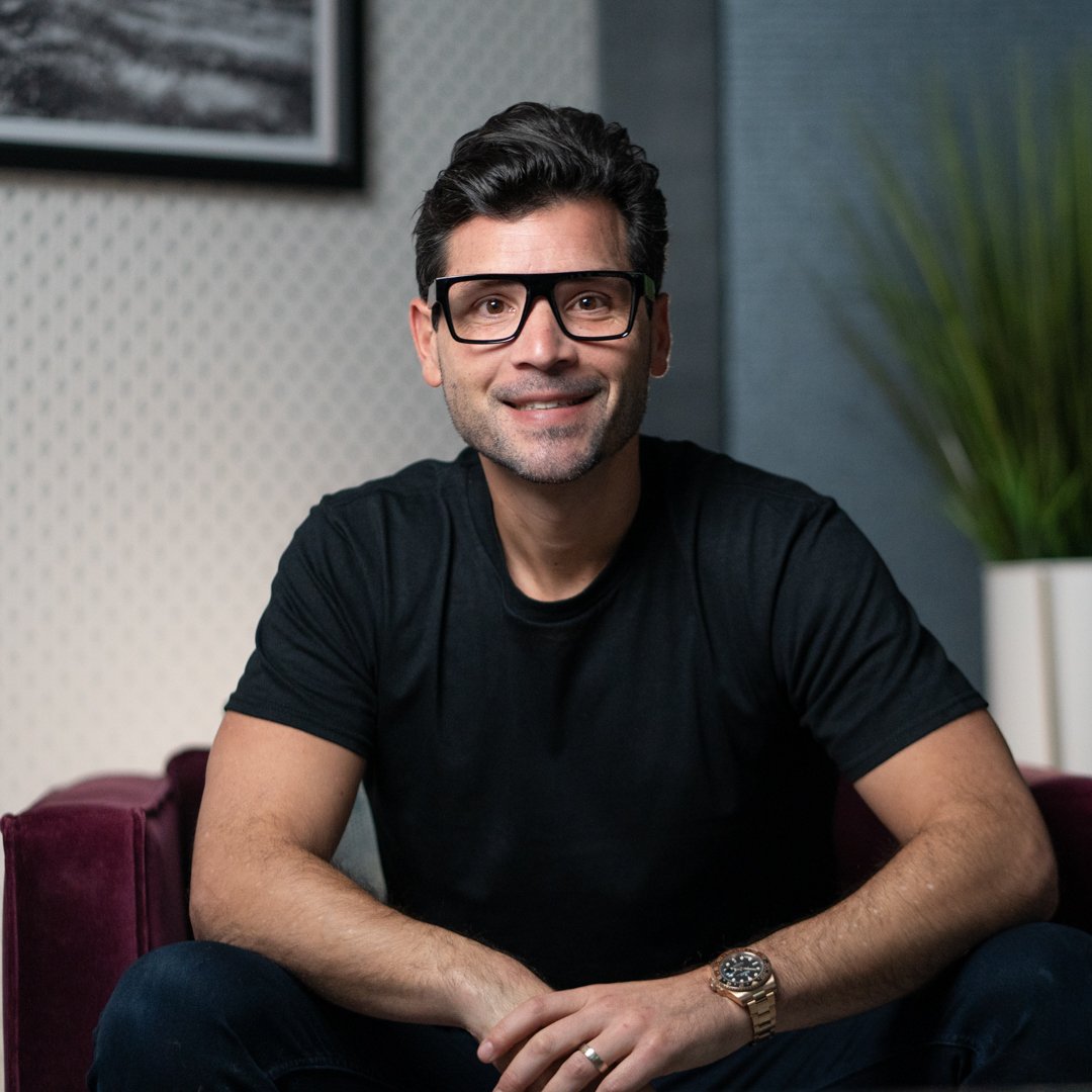 I took a photo walk a couple of days ago. I didn’t bring home too many photos. This view caught my eye despite its randomness. I was happy to found a place where there was just one color in the frame :)