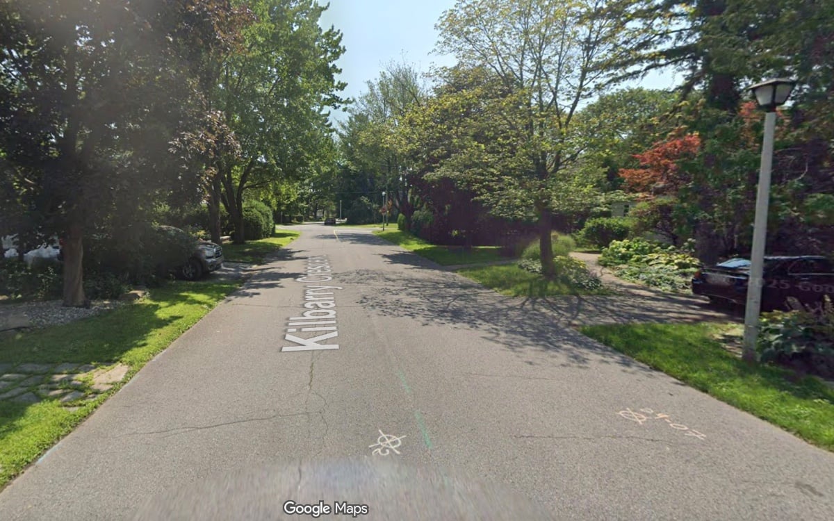 Committee approves long-debated sidewalks for Manor Park