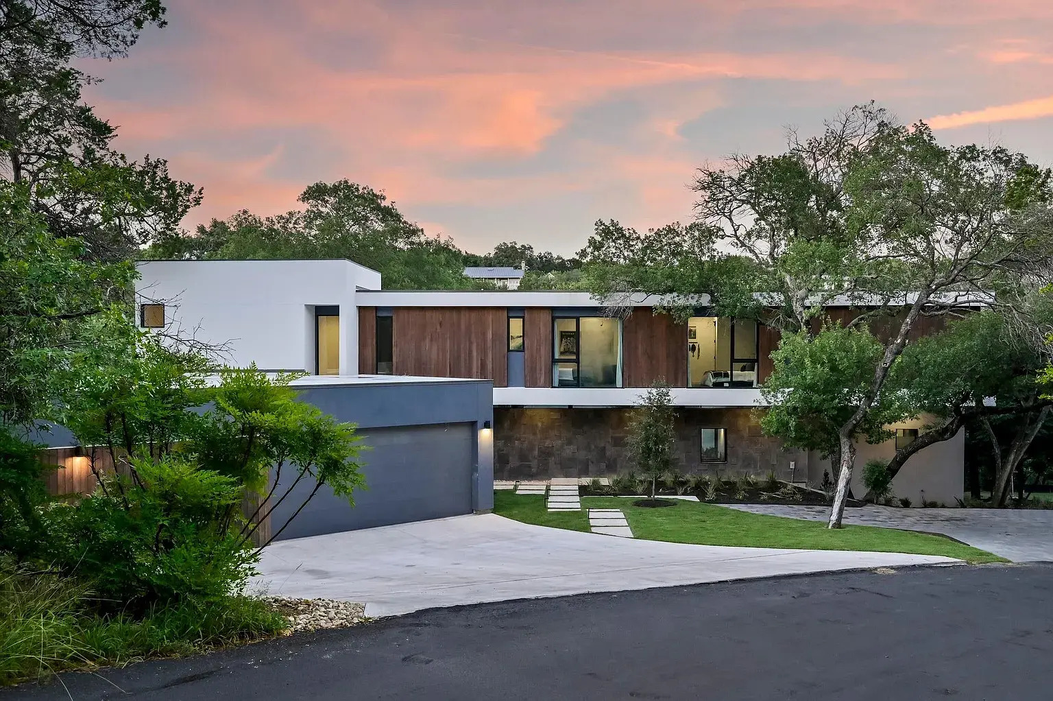 Mesoamerican Contemporary Estate with Pool – Austin