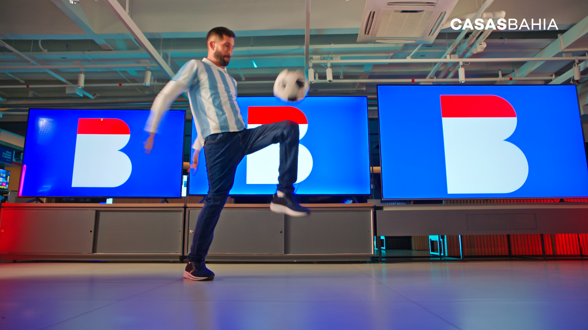 Casas Bahia aposta em sósia de Messi para lançar campanha rumo ao Mundial de 2026