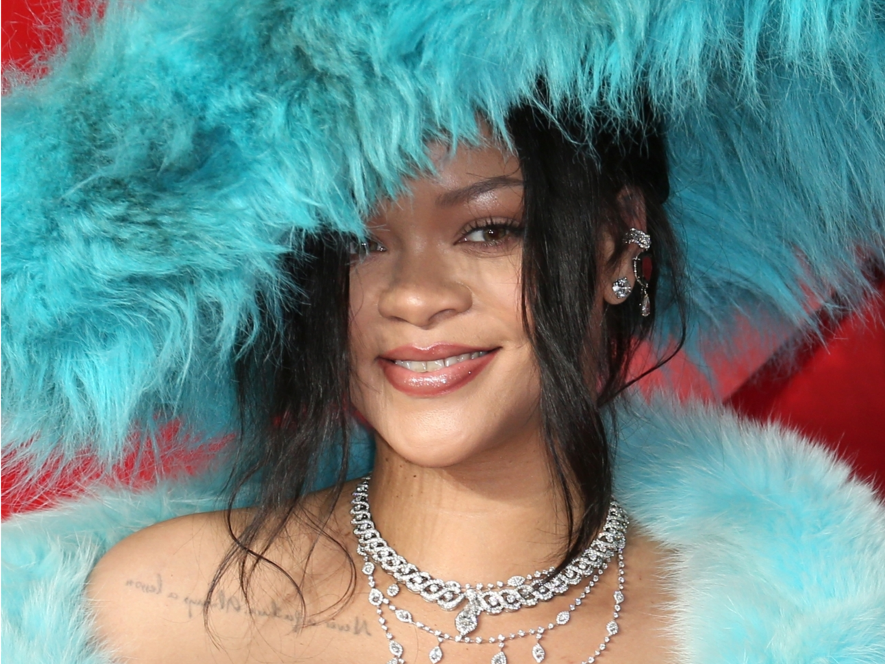 Rihanna Shuts Down Fan’s Bold Album Demand with Classic Clapback