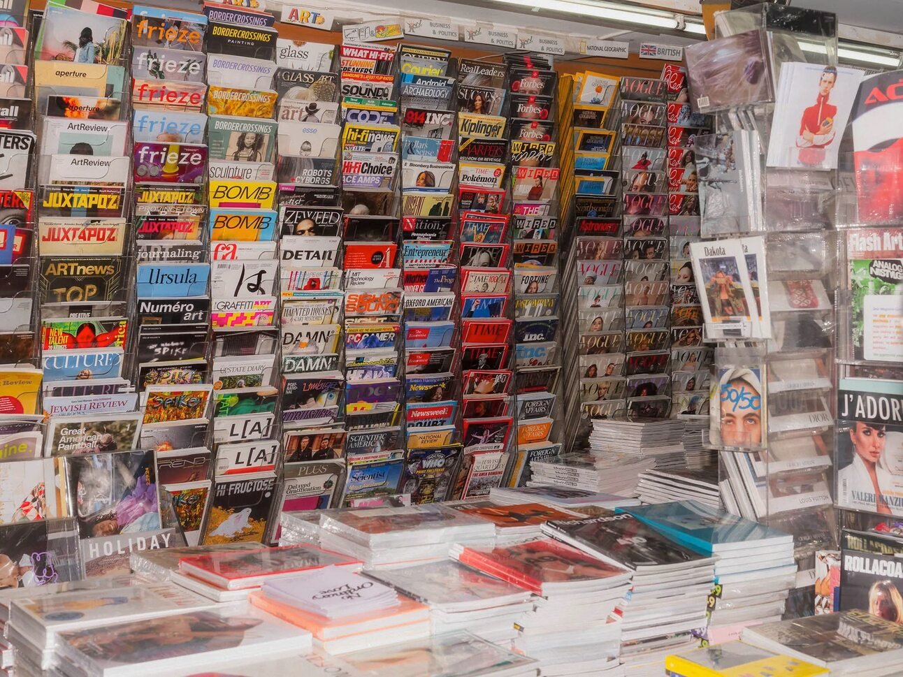206 - Esta tienda tiene la revista más popular de EEUU