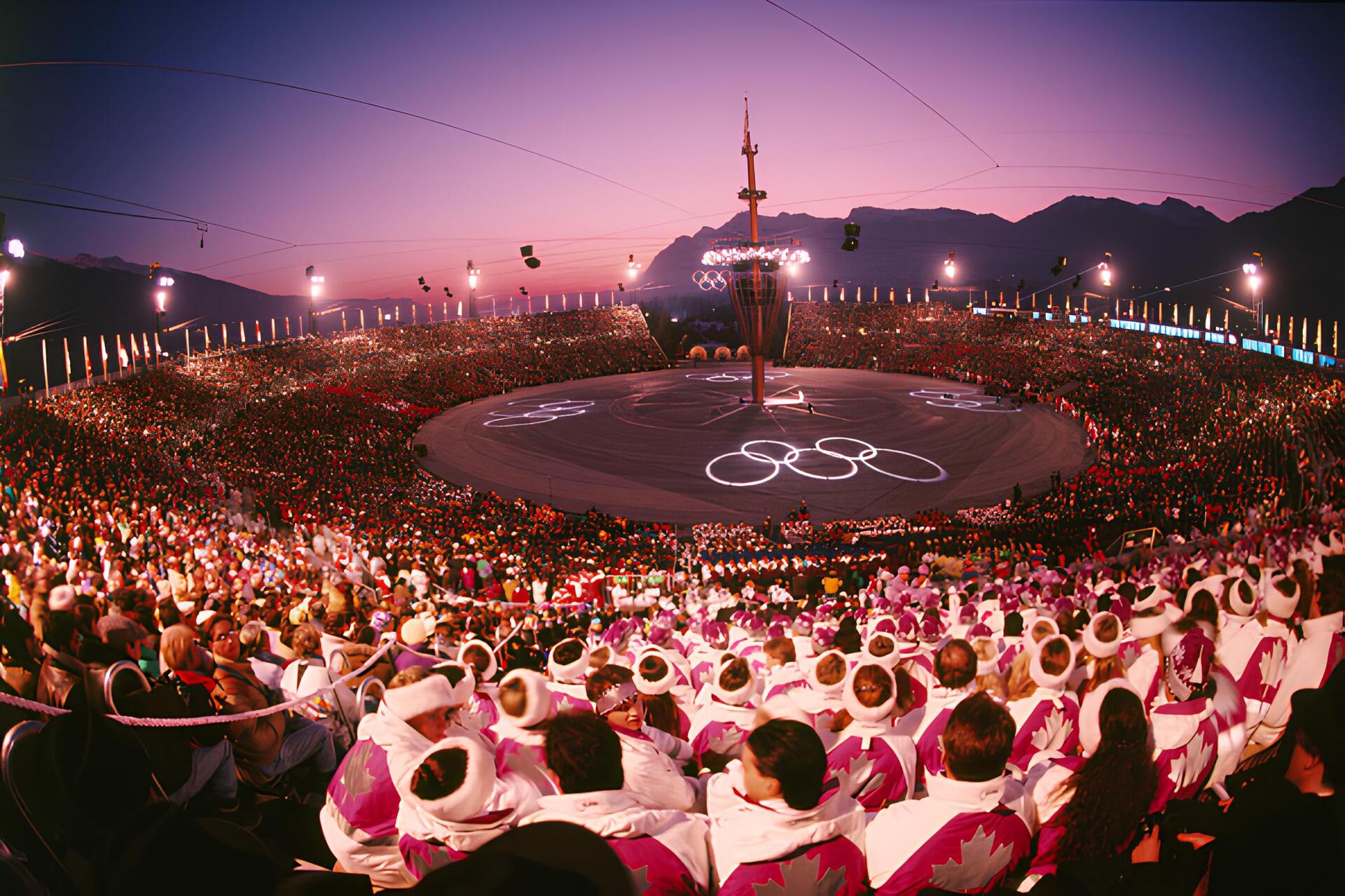 ☕ Nouvelles fritures pour les Alpes 2030, un namer pour l'EcoTrail, des tatouages au Stade Français, 14 offres d'emploi, etc.