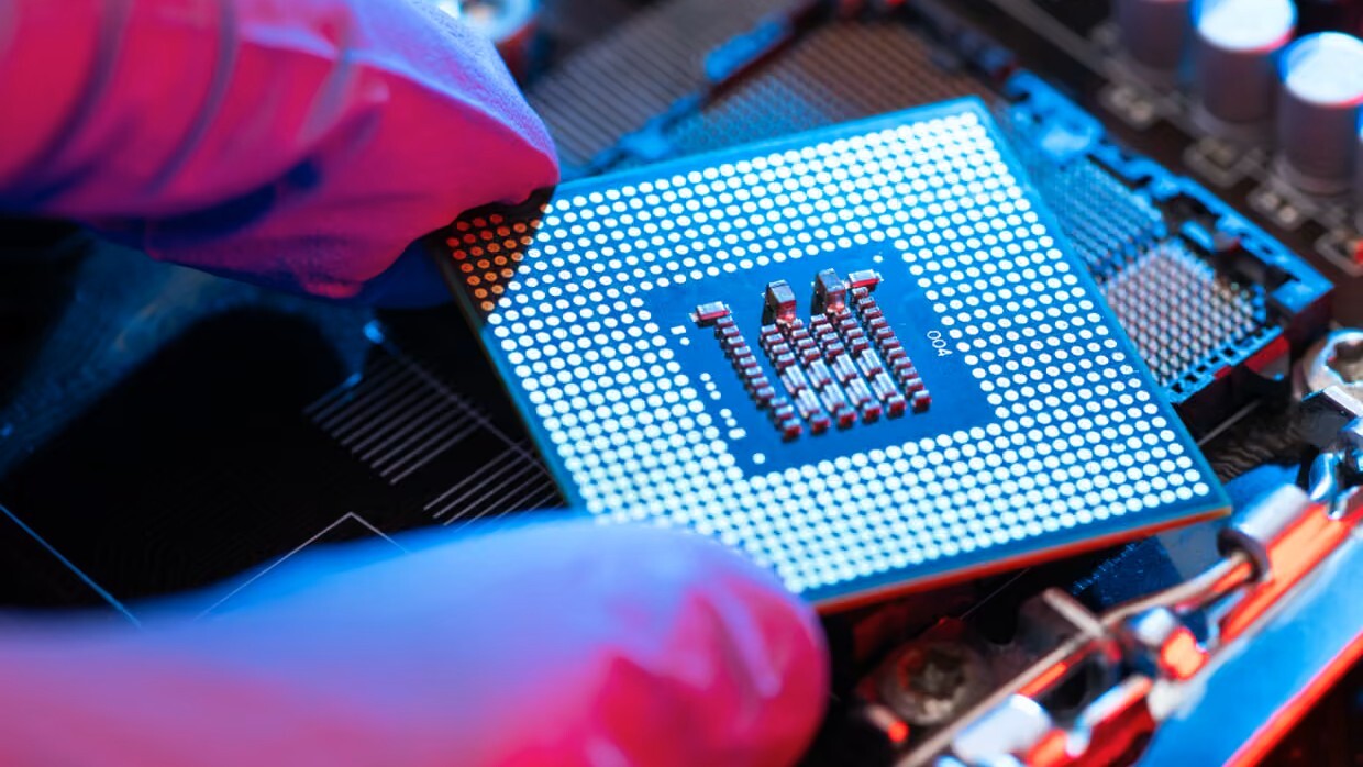 🧑‍🚀 AI Regulation, Alibaba’s ChatGPT Glasses & Intel’s $4B Comeback