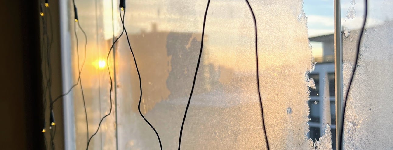 Politiikka sirpaleina – huomion logiikka, tekstin valta ja tulevaisuuden kehityskulut