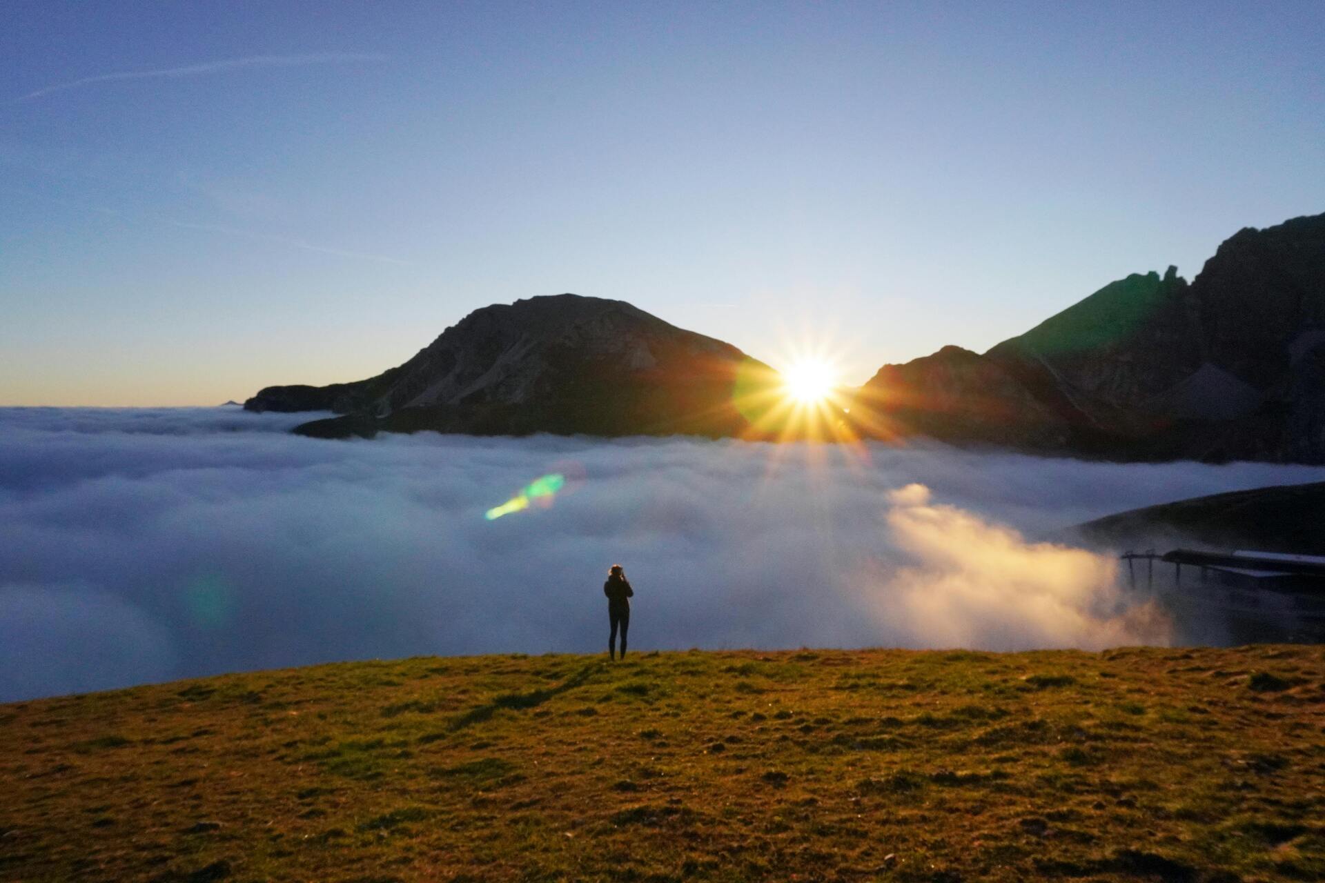 How to Manifest with the Moon: Harness Lunar Energy for Intentional Living 