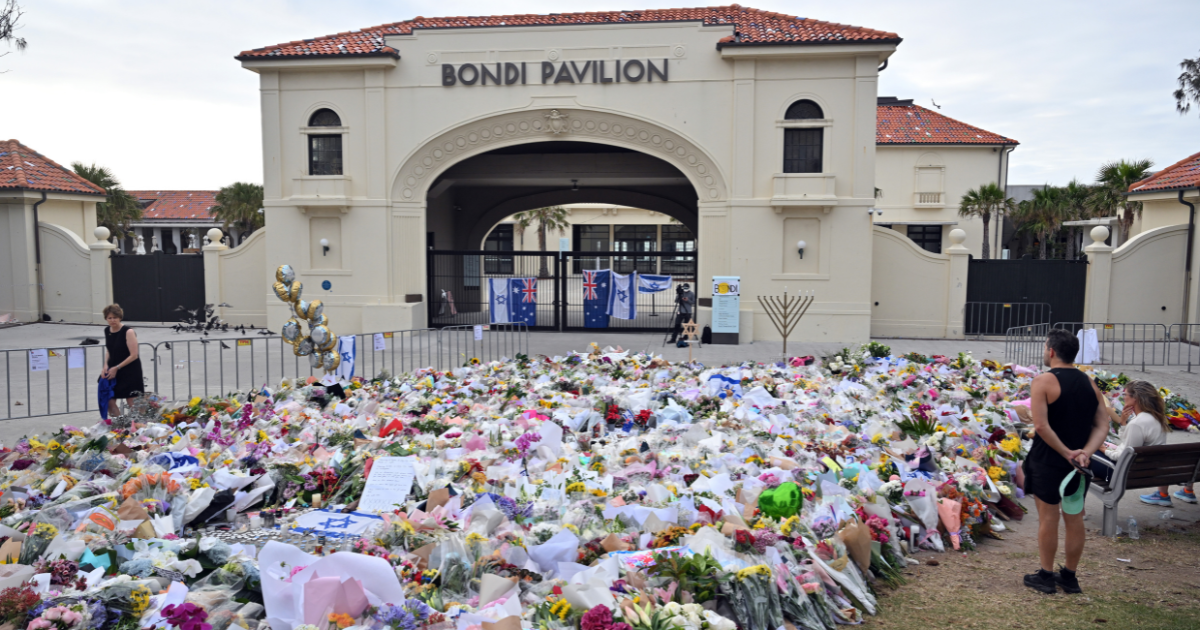 ⚫️ Focusing on the heroes