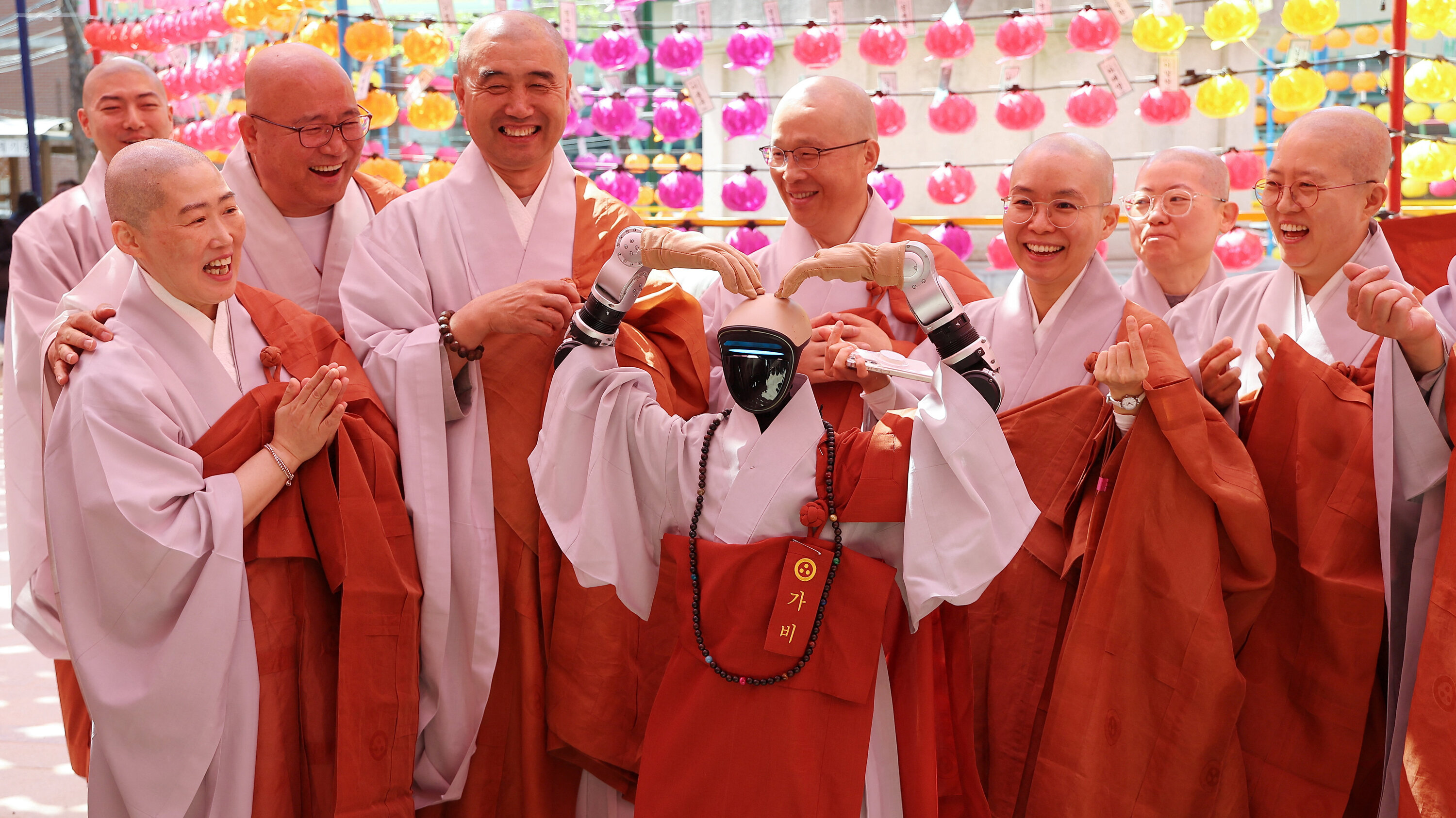 🤖 A robot just became a Buddhist monk