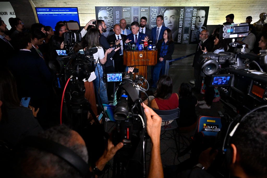 30.03.2026 - A comissão e o que sobra dela: Cinco mil páginas sem aprovação