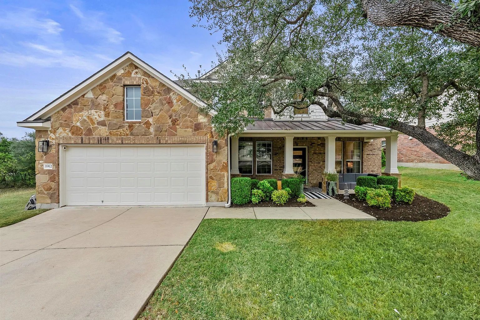 Oak-Canopy Home with Renovated Interior – Leander