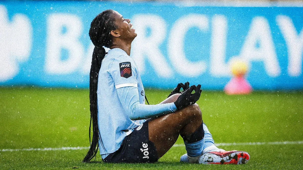 Shaw Hits 100. Carney Waltzes Into Final. Festive Fave Finds