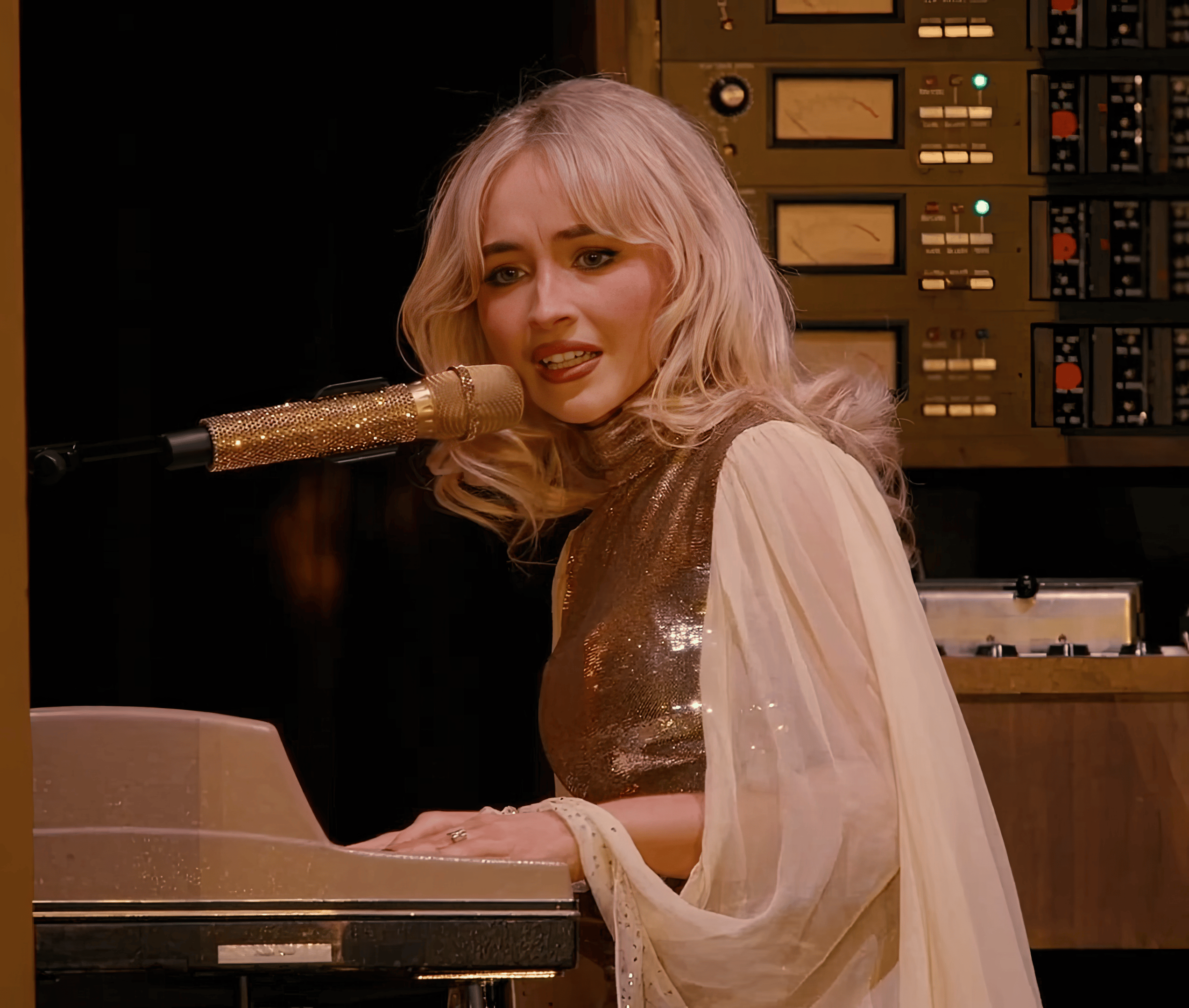 Sabrina Carpenter Faces Backlash After Viral Coachella Crowd Exchange