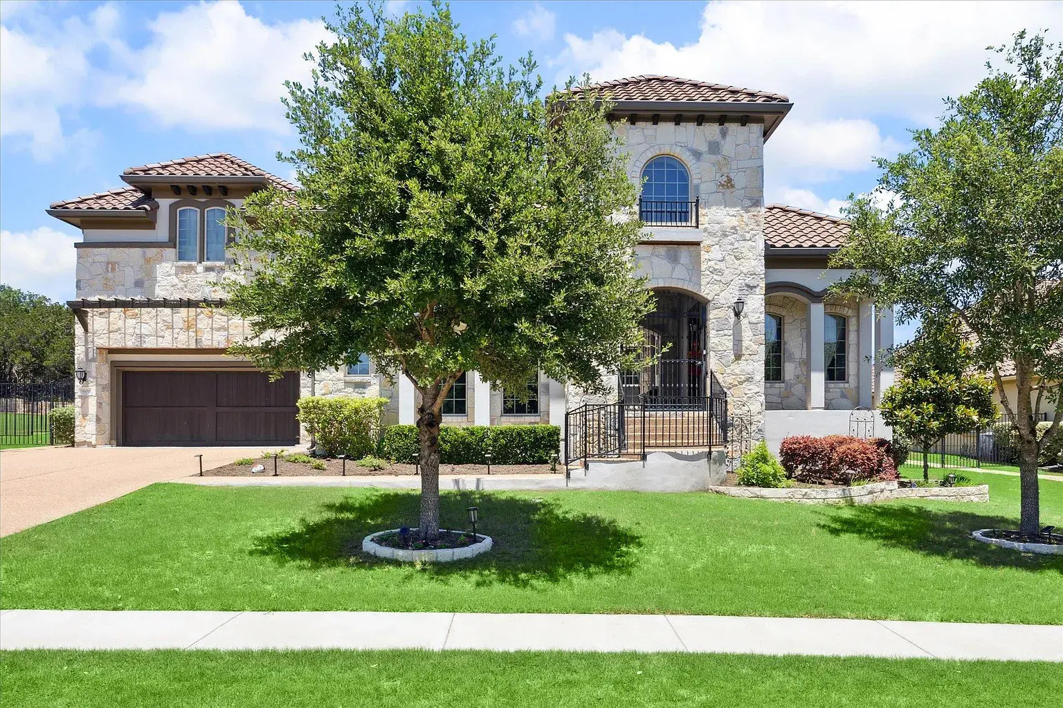 Elegant Grove at Steiner Ranch Home with Casita – Austin