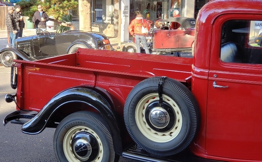 🚦Holiday Horsepower Displays + $2 Gas?!