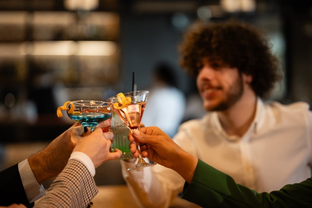 Bars and restaurants want to help you unplug