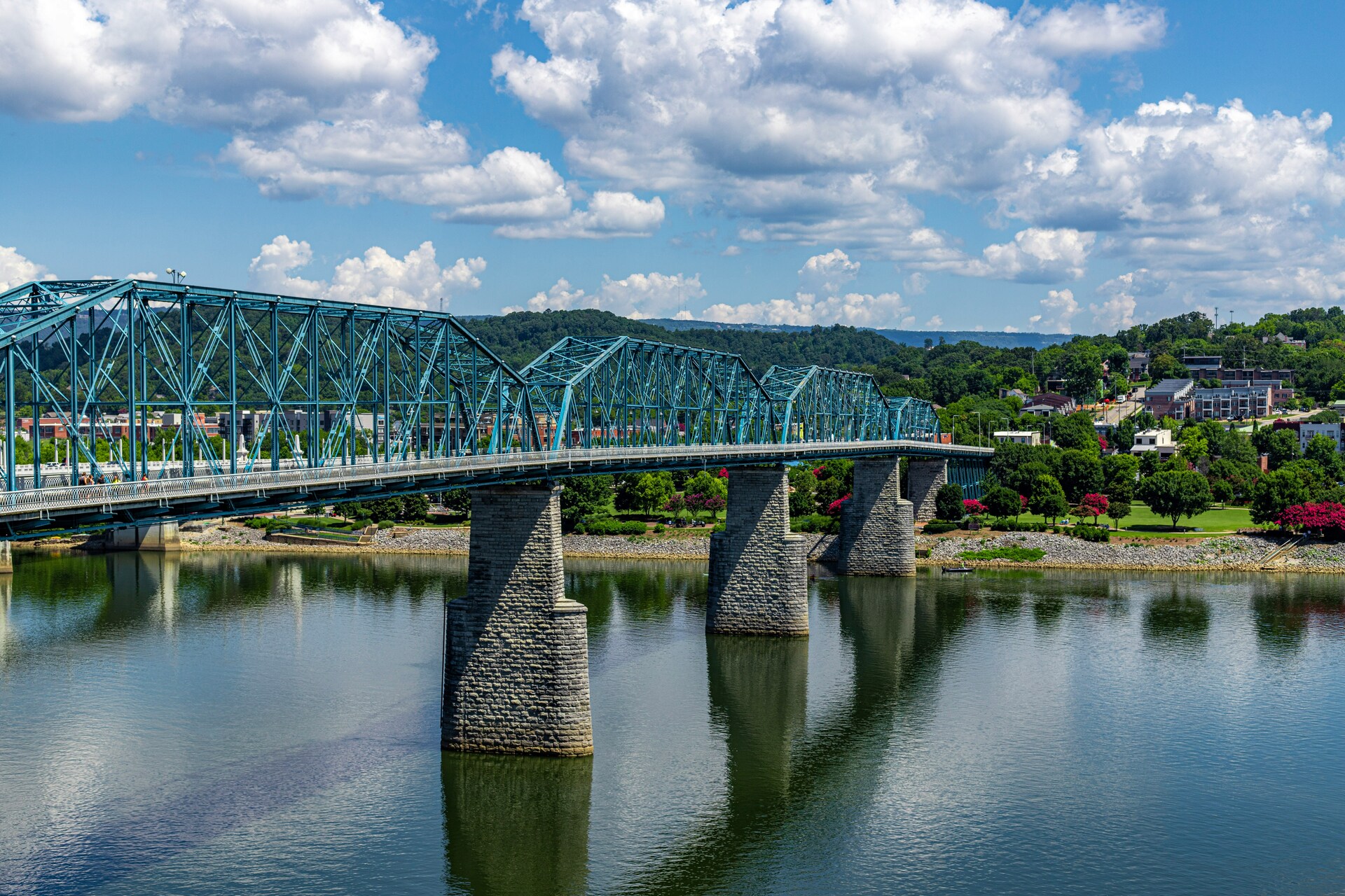 SFO → Chattanooga round-trip just dropped to $329 — February 2026 dates