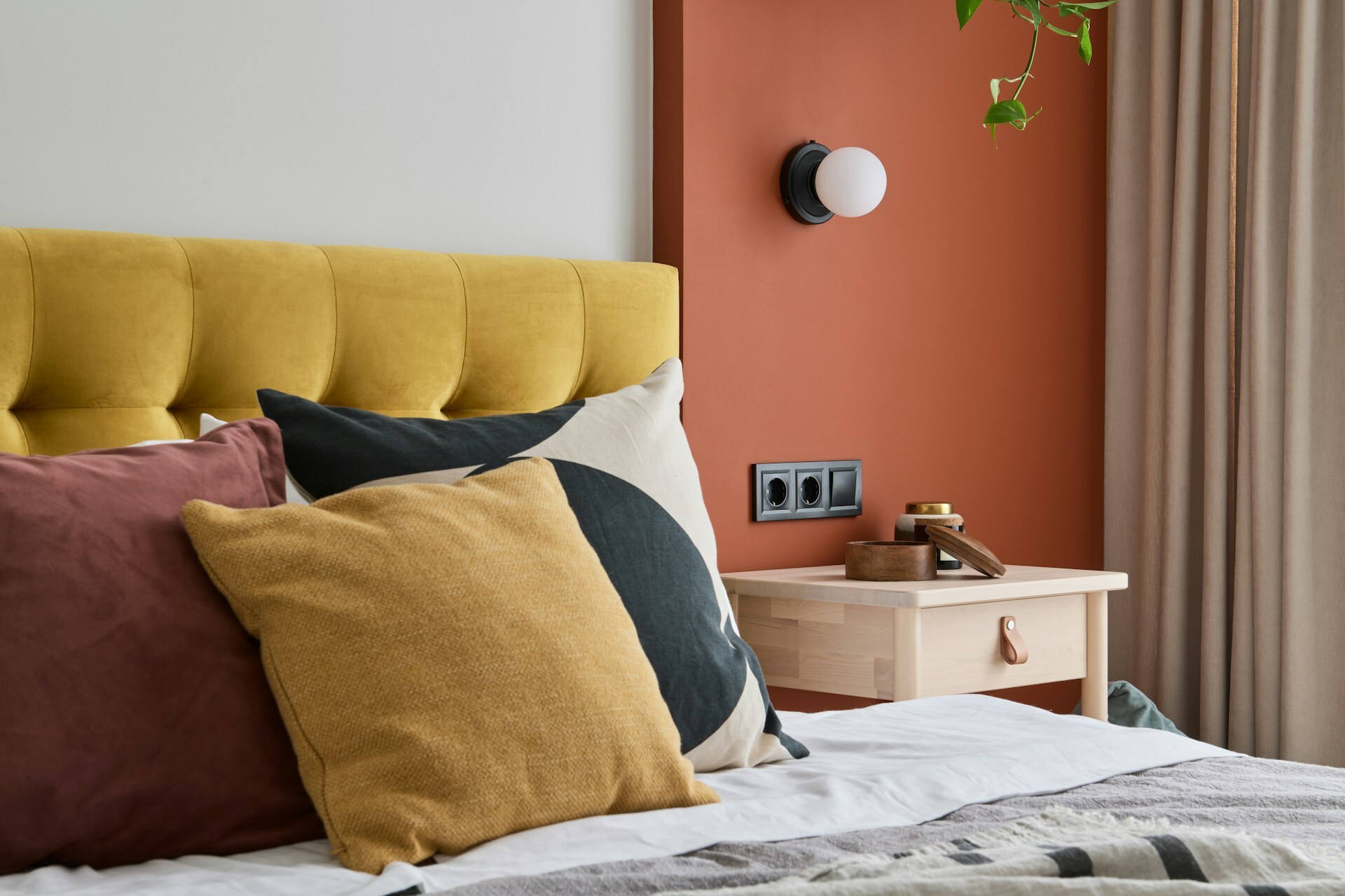 Choosing the Bedside Table to Complement Your Ideal Bed