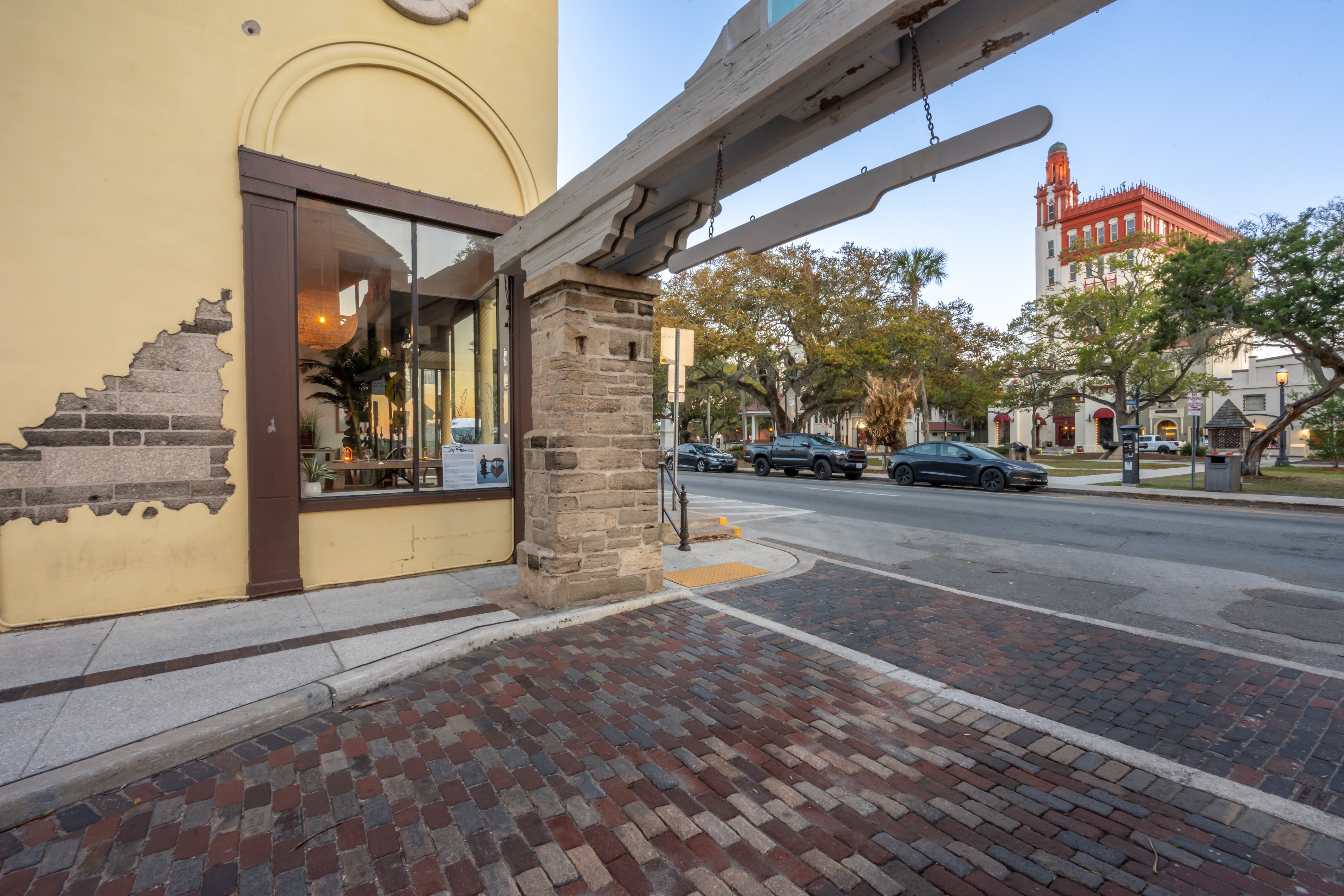 Beyond the Plaza: A Walking Tour of Lower King Street