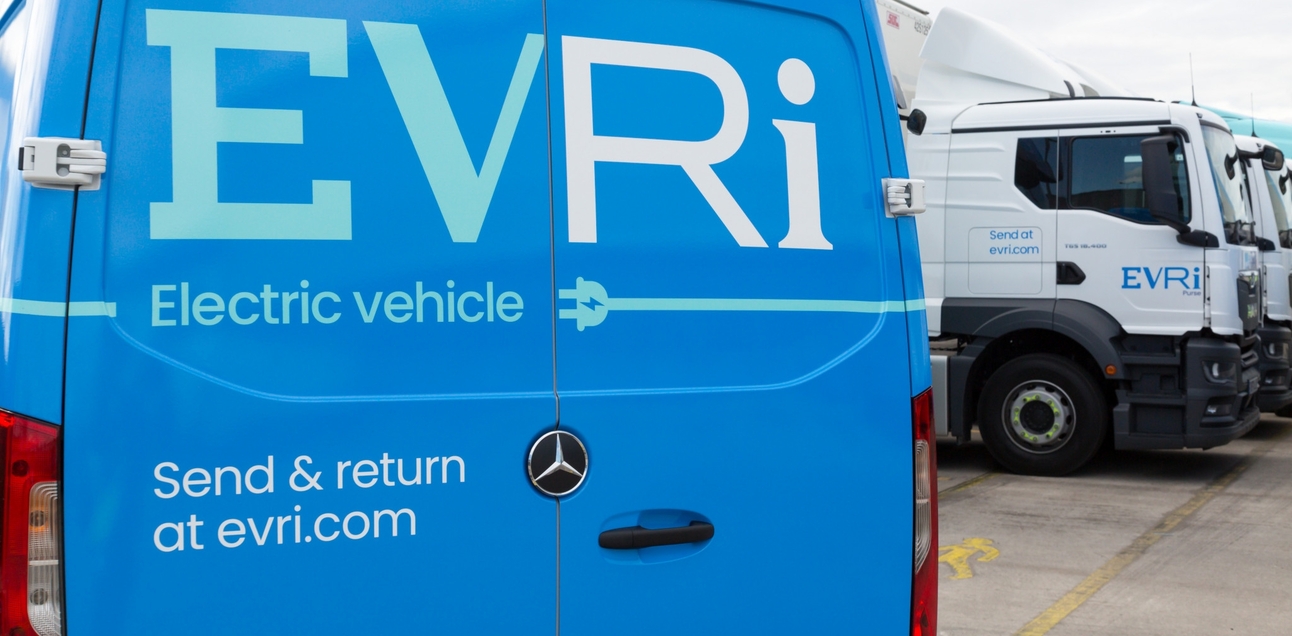 Apollo strikes a £2.7bn deal for UK parcel group Evri 