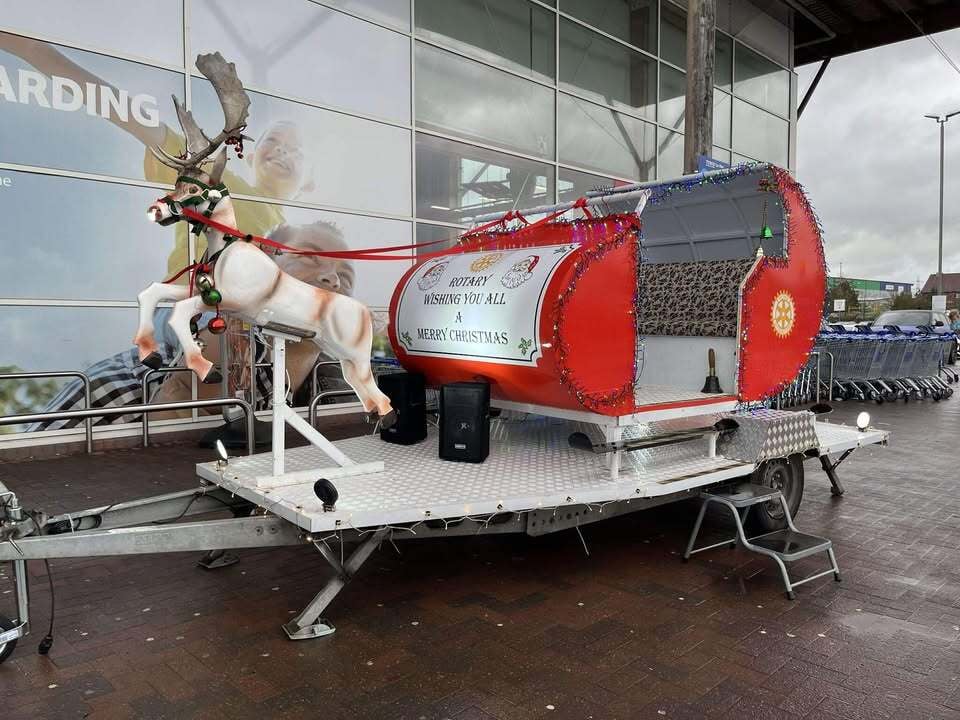 Santa's Sleigh Brings Festive Cheer to Shrewsbury