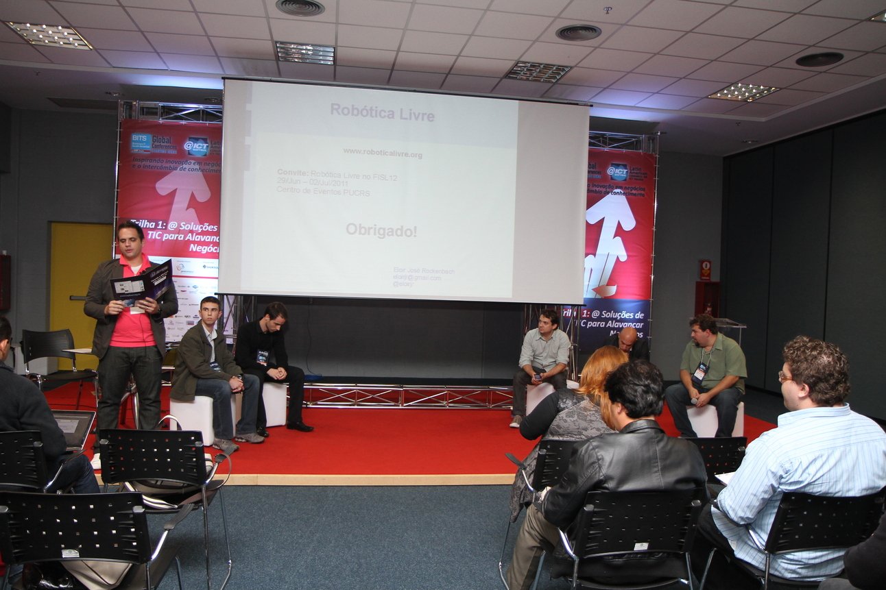 Pedro Superti media painel de empreendedores na BITS