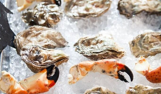 🦀🍴 Naples’ Freshest Stone Crab + Alexander’s Garden Reopens + Vote for Your Favorites