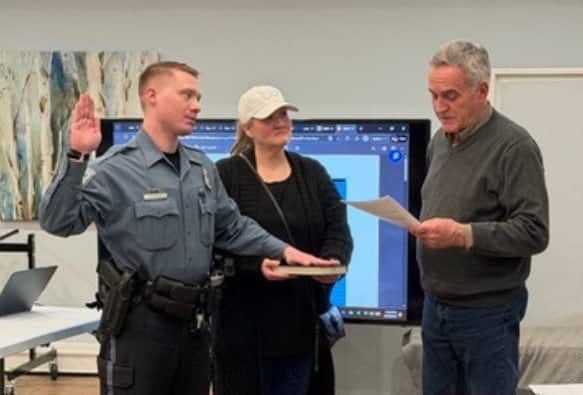 🍂 County's First CEO Exits Abruptly |✈️ Library Adds Passport Services |👮‍♂️ New West Pikeland Officer |🚨 Exton Shoplifting Suspects