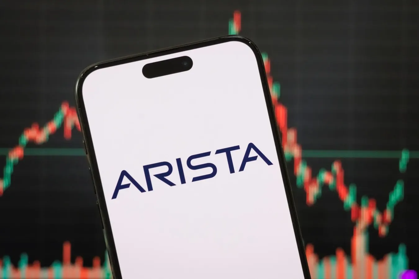 Arista Networks tops earnings estimates and issues strong sales outlook