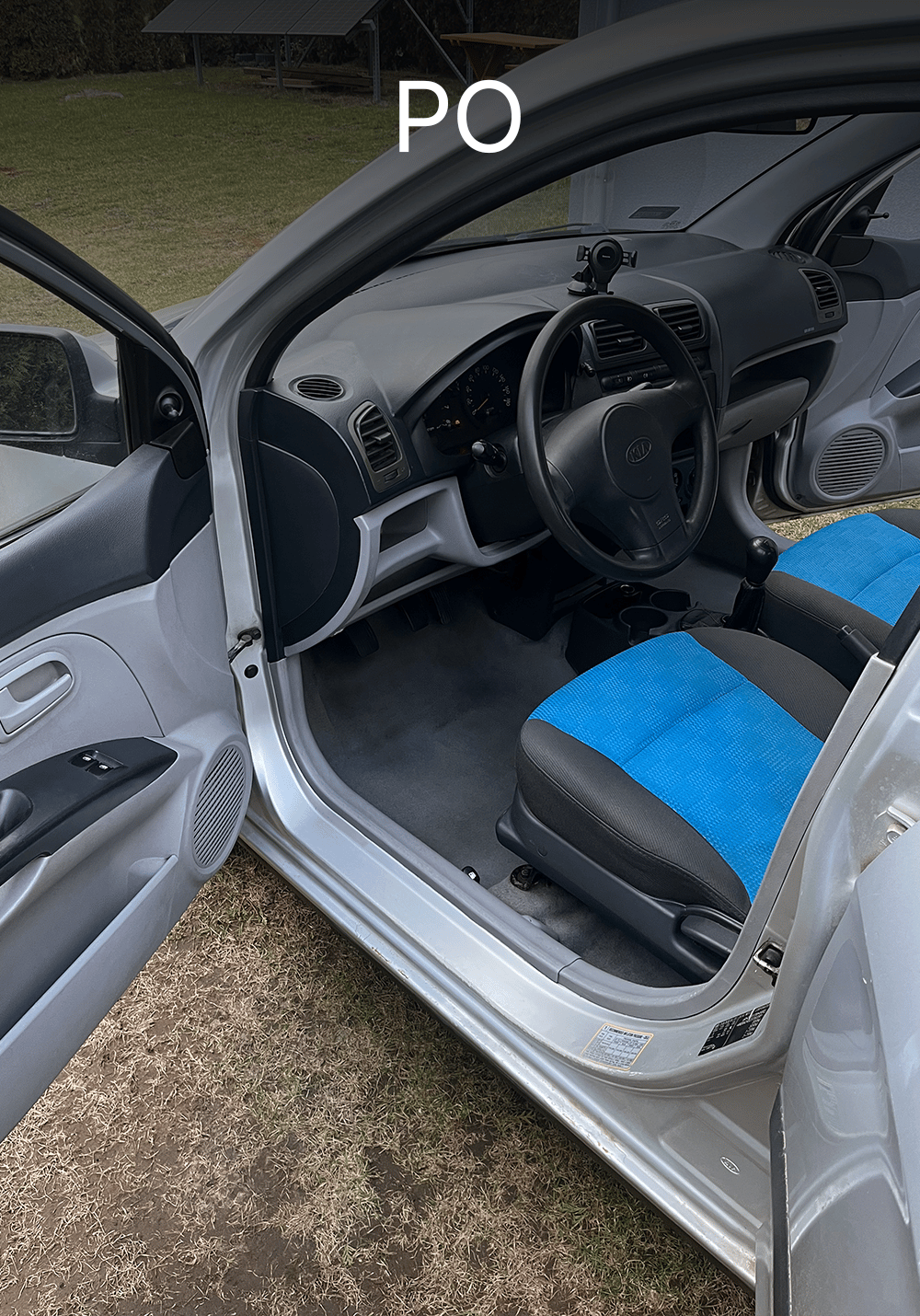 Czyste wnętrze Kia po detailingu – odkurzona podłoga, wyczyszczone elementy kokpitu i odświeżone fotele, Chełmno, kujawsko-pomorskie