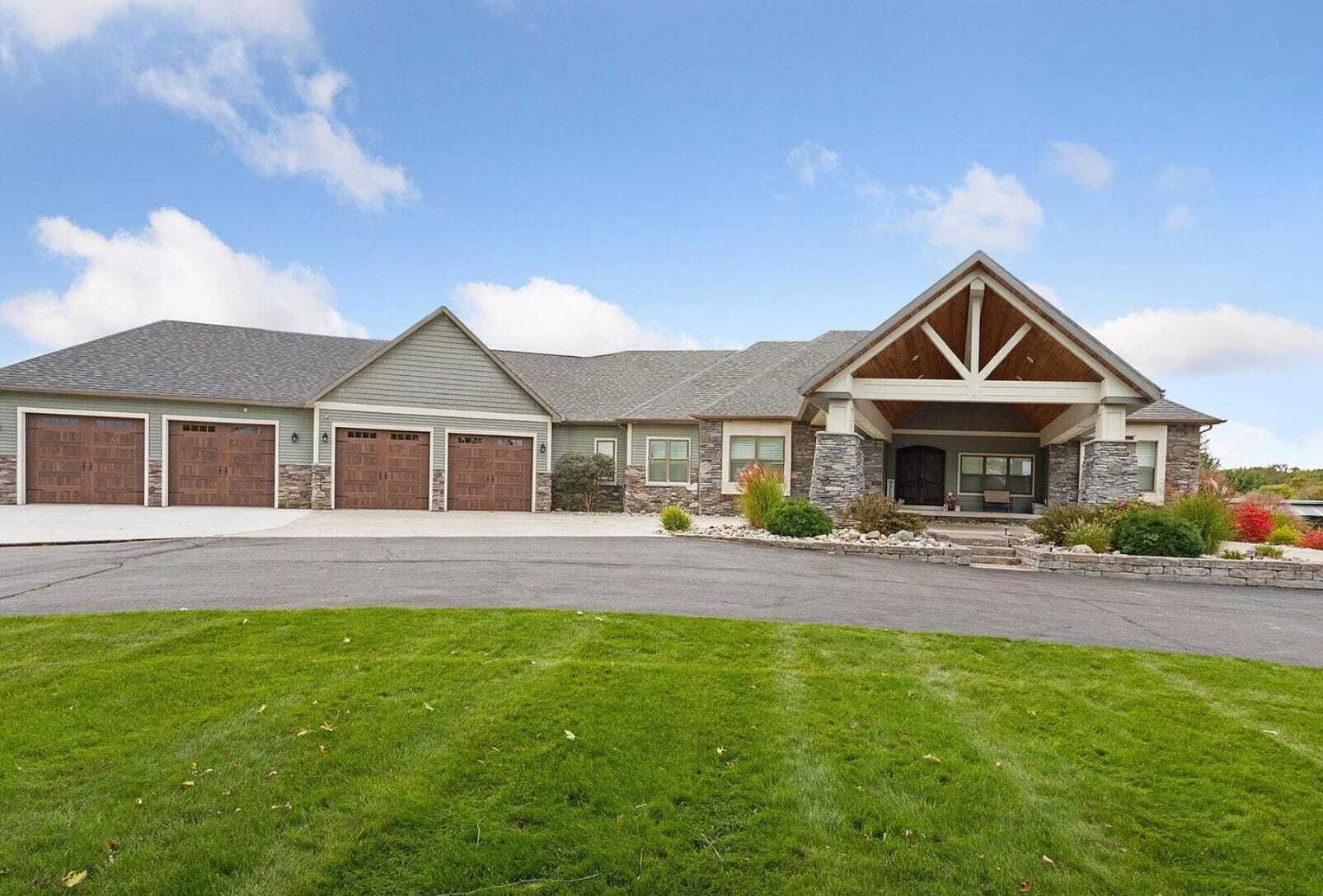 🏡Grand Ledge Dream: 38-Acre Luxury Estate Hits Market