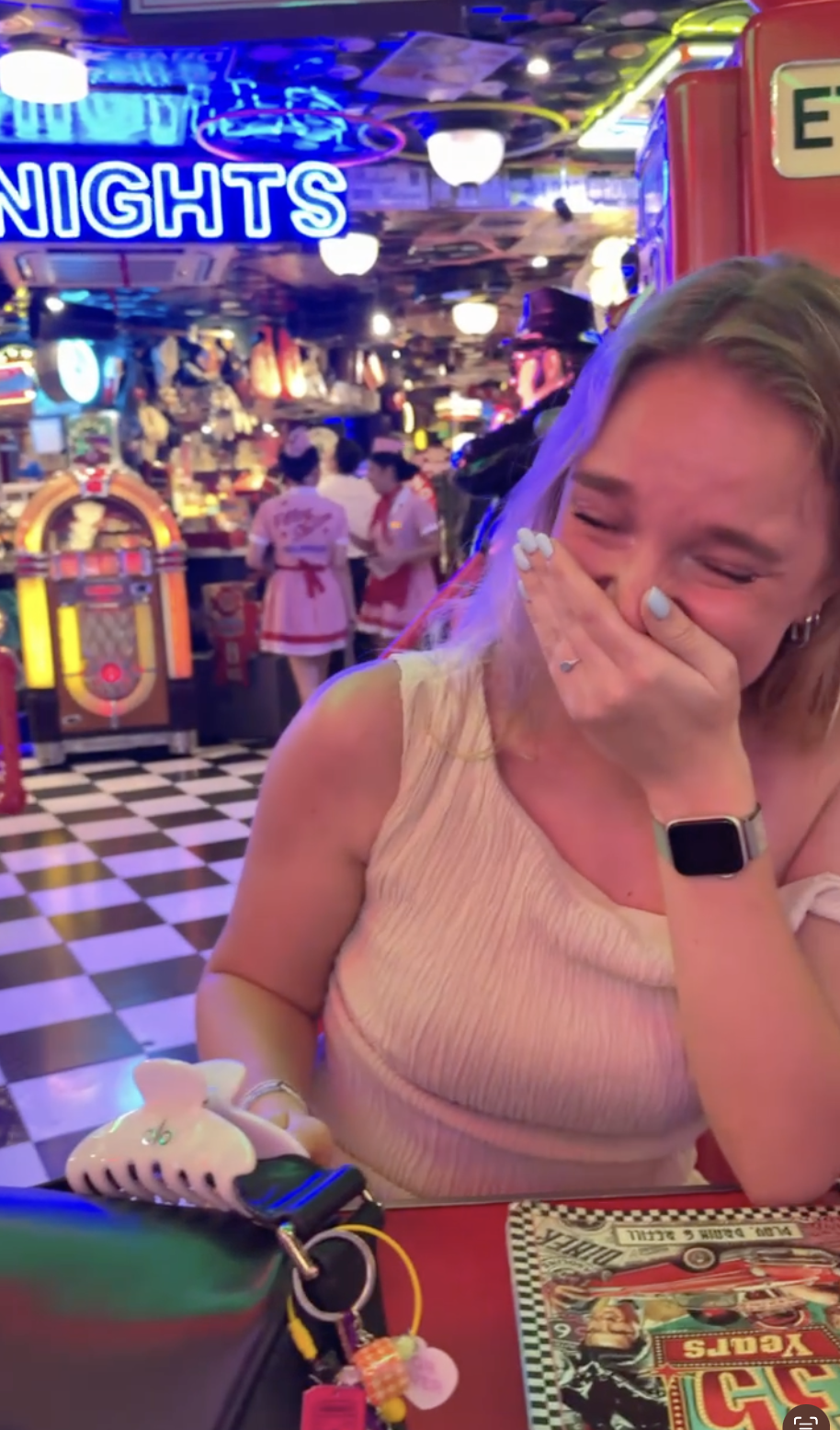 🏝️ Back to Island Life, Solo Travel Tips, Date Update & Restaurant Cries