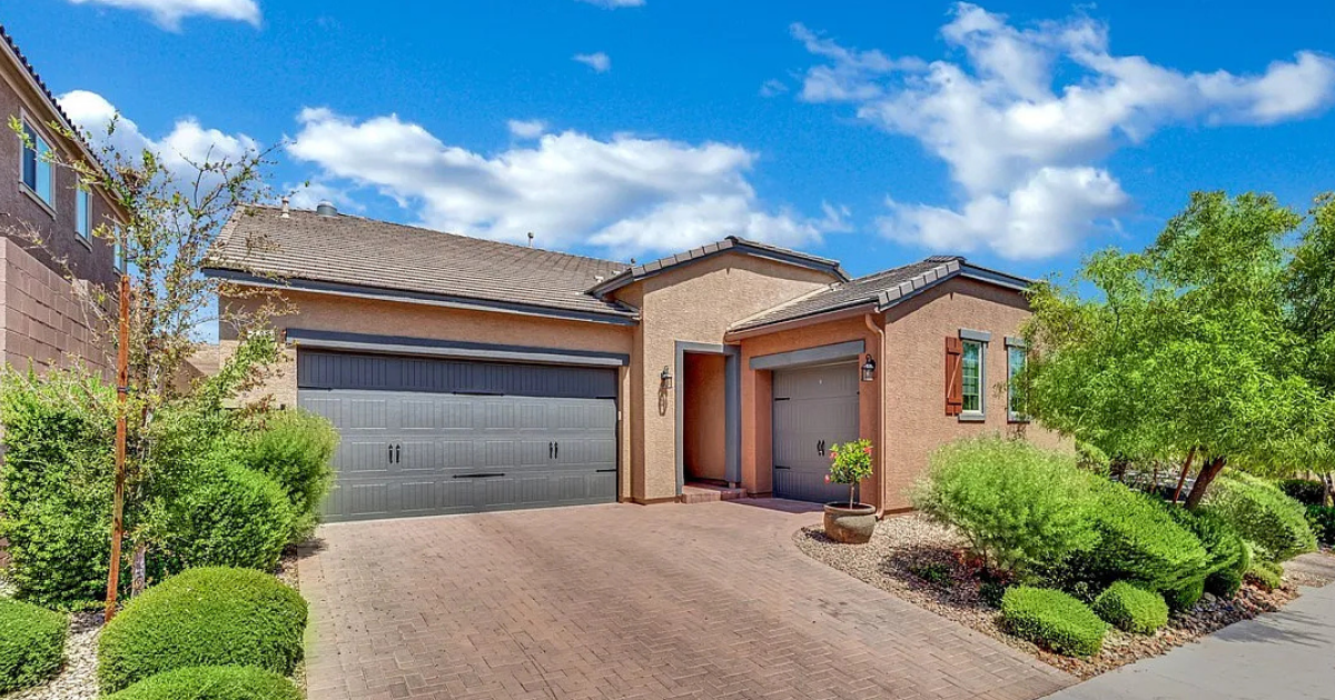Luxury Living with a View – $733,499: 333 Mandarin Hill Ln, Henderson, NV 89012