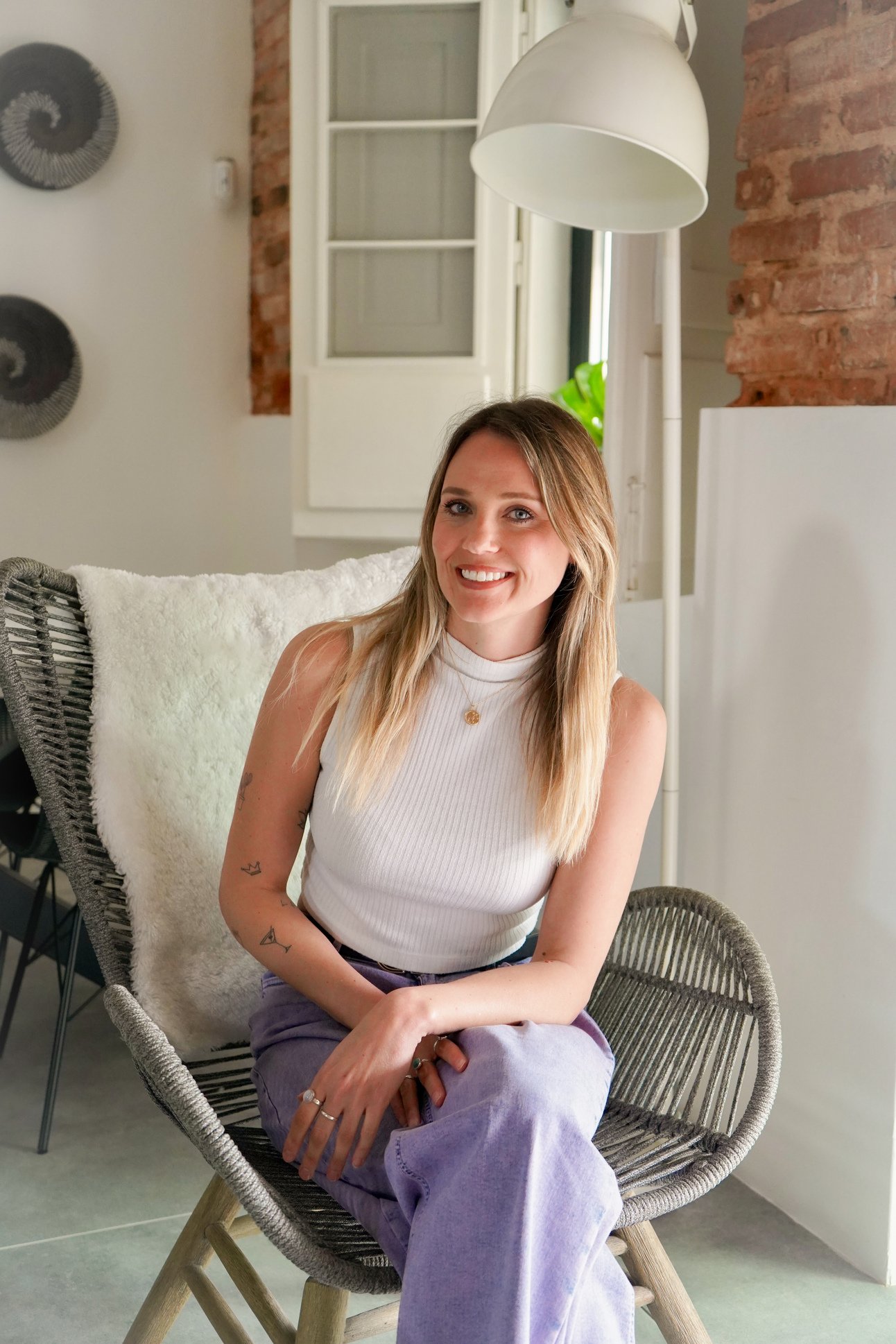 I took a photo walk a couple of days ago. I didn’t bring home too many photos. This view caught my eye despite its randomness. I was happy to found a place where there was just one color in the frame :)