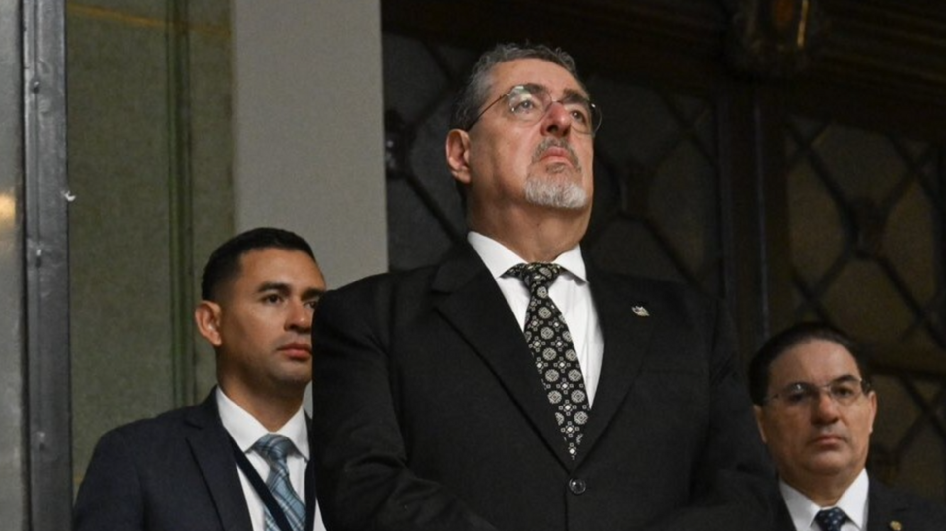 Estado de sitio, elecciones, fuego, y guerra comercial