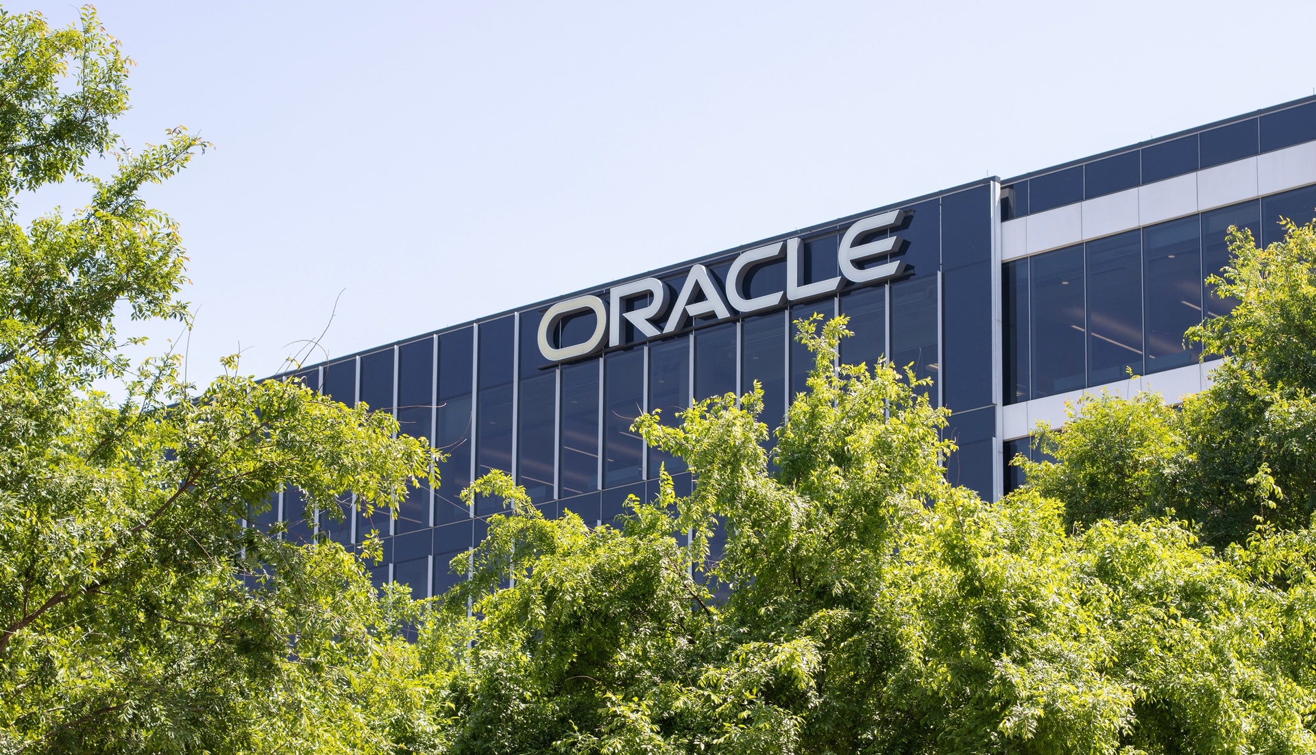 Oracle shares do the electric slide