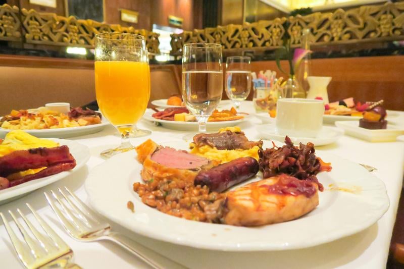 WHEN DID BRUNCH STOP BEING ABOUT FOOD AND START BECOMING A PERFORMANCE