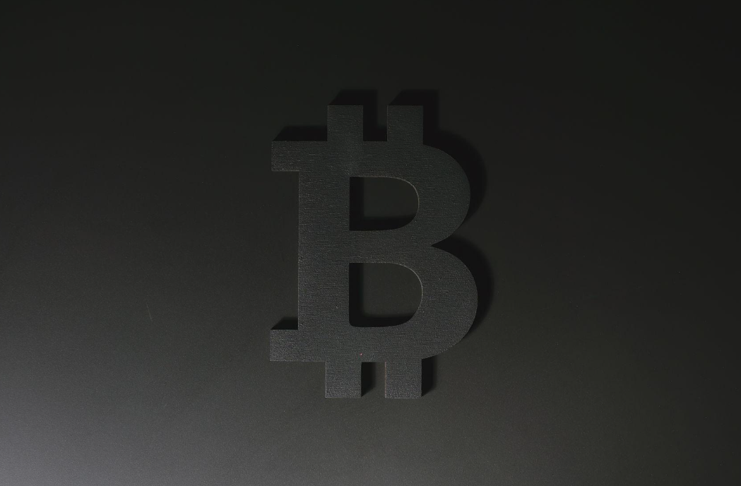 Bitcoin Holds $77K as Powell Faces His Final FOMC