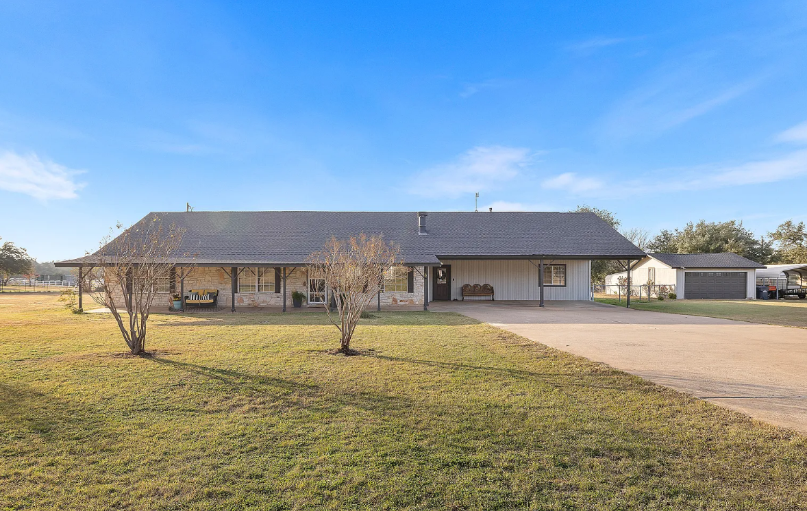 Private acreage living in Mesa Oaks – Leander