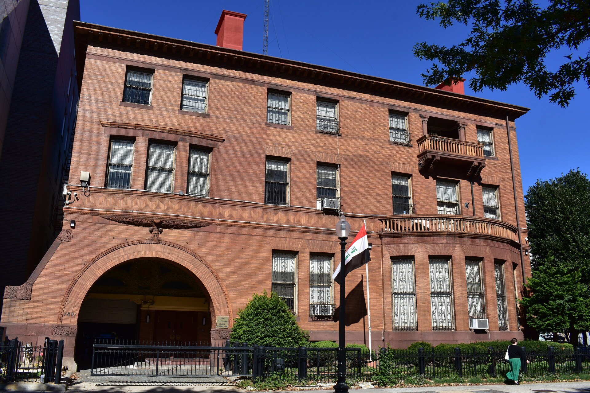 The Lion and the Rose 🇮🇶