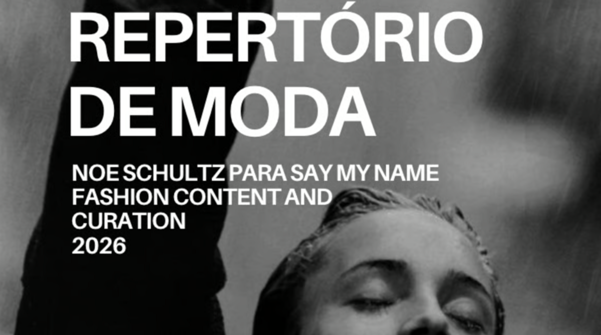 Repertório da Moda, modelo com a mão para cima em foto preto e branco