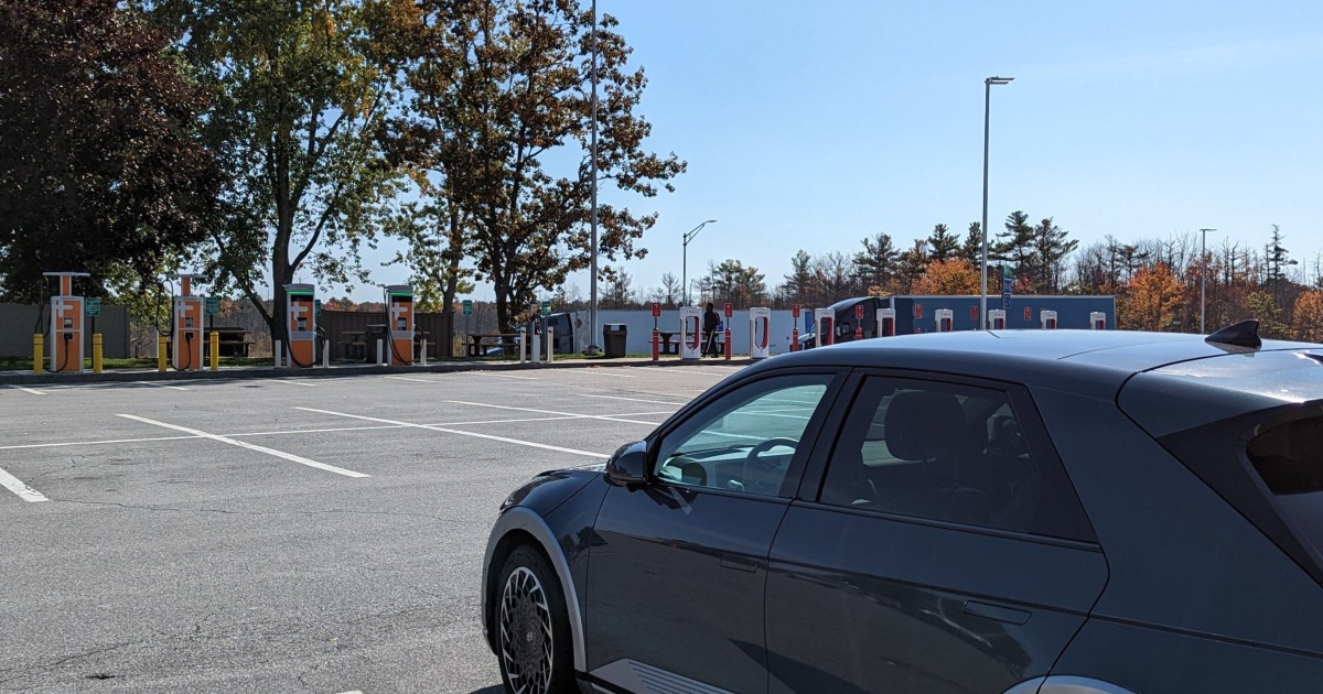 The Weekly 1.21⚡ (EVI News #42) - Superchargers Dominate Q3 DCFC Deployments. Maryland Awards Boost Travel/Workplace Charging. Uber Revamps Electric Rideshare. Walmart Unites Retail + Charging Discounts.