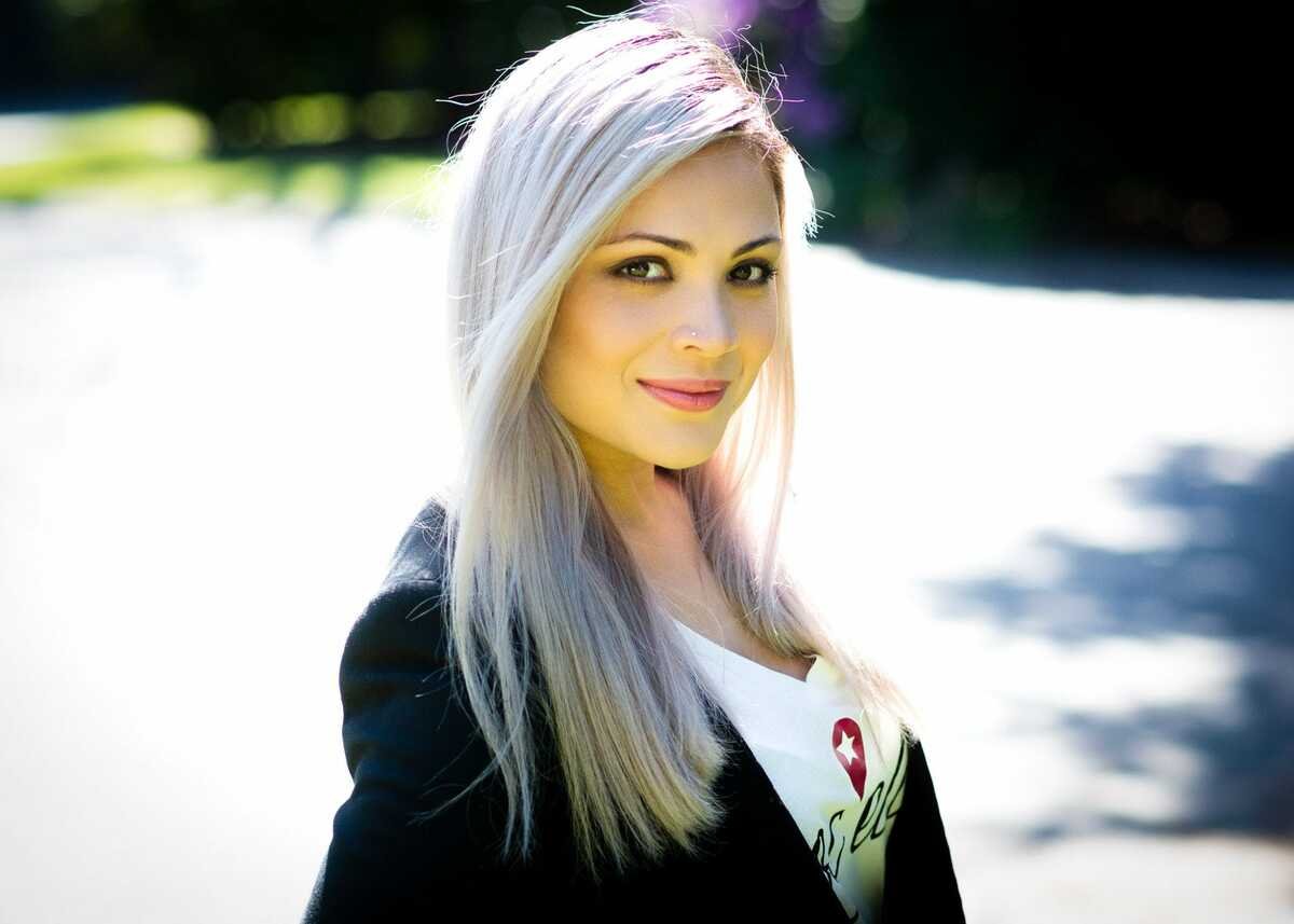 Headshot of Humaira Ahmed CEO @ Locelle