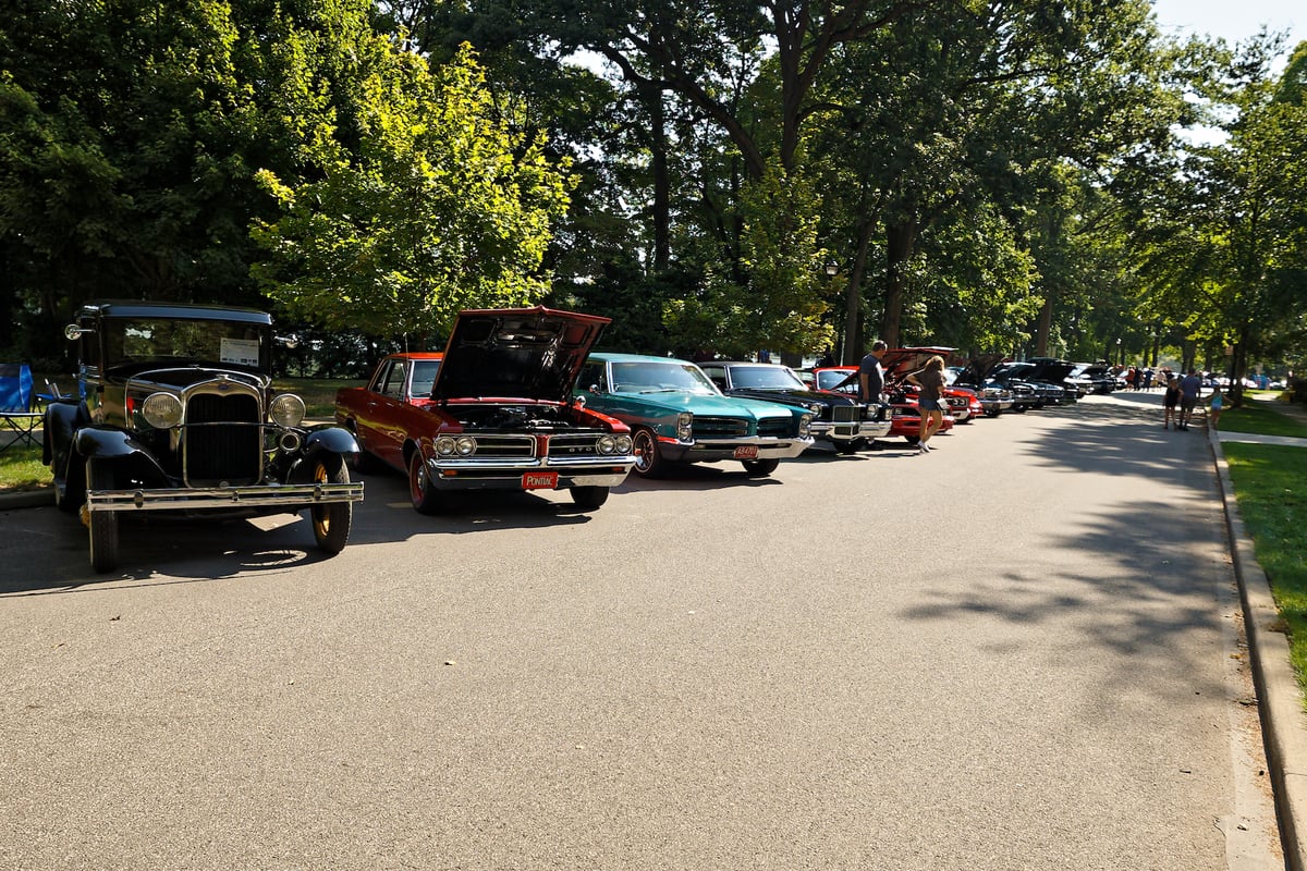150 classic cars lined Silver Lake Boulevard to benefit wounded
