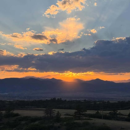 🤠 First Flurries & Festive Lights