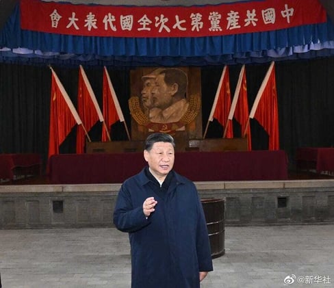 Xi takes the new Standing Committee to Yan'an