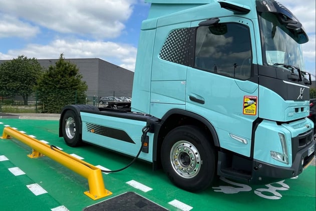 Northvolt-Insolvenz & Scania-Kredit, eActros 600 Serienstart & innovative Depot-Lader