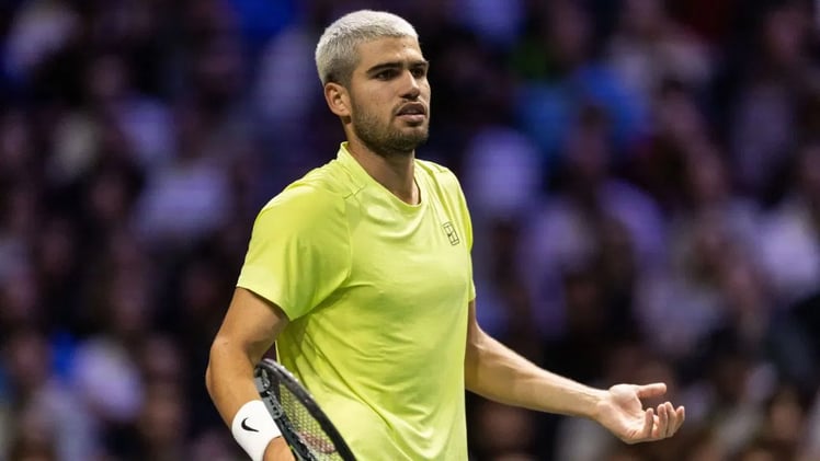 Carlos Alcaraz furiously calls out Paris Masters after shock loss; Jannik Sinner's model girlfriend embraces his childhood passion