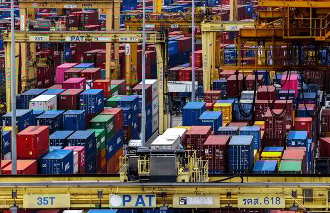 Trump Proposes Tariff Revenue for $2,000 Checks and Debt Relief